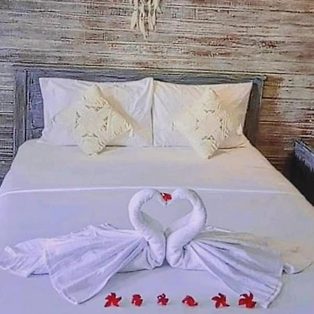 Batununggul Sarinah Beach - Bistro & Bungalow מראה חיצוני תמונה