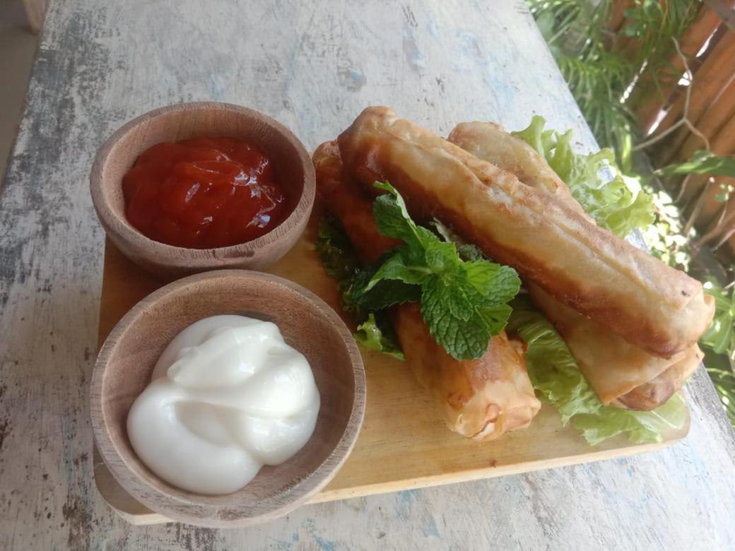 Batununggul Sarinah Beach - Bistro & Bungalow מראה חיצוני תמונה